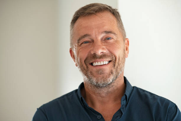 files/imgi_13_portrait-of-happy-mature-man-smiling.png